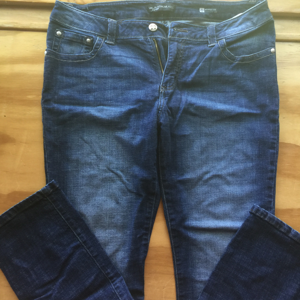 LIKE NEW! LEE PLATINUM LABEL MIDRISE 16 SHORT